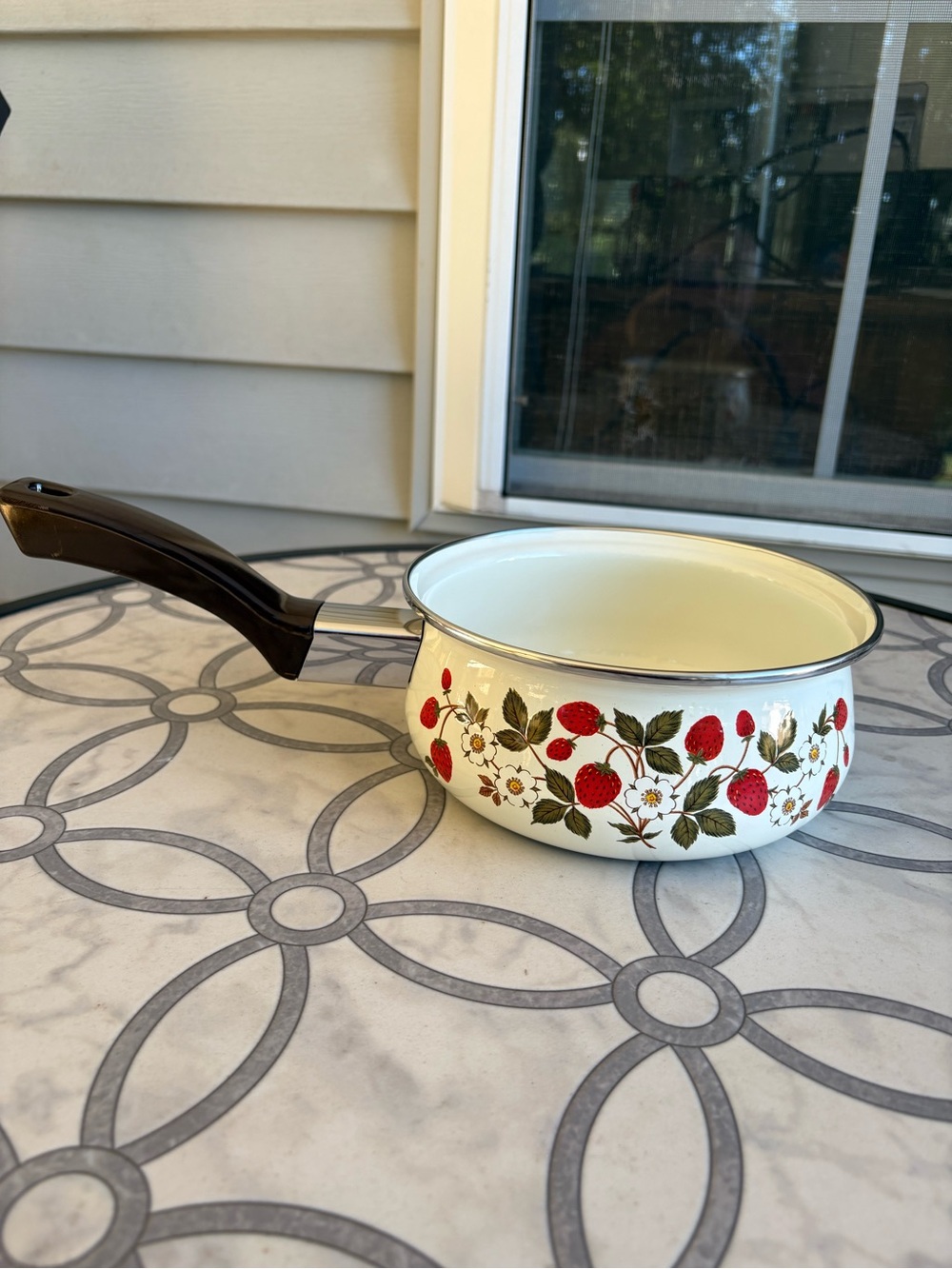 VTG Strawberries and Cream 1.5qt Enamel Saucepan